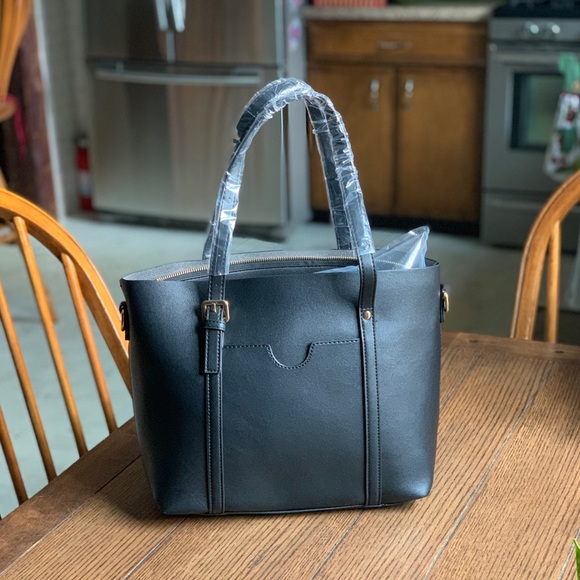 Black medium shoulder bag. - Picture 9 of 12